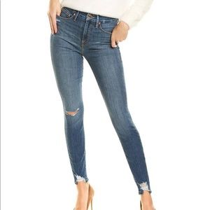 GOOD AMERICAN Good Waist Chewed Hem Skinny Jeans in Blue349